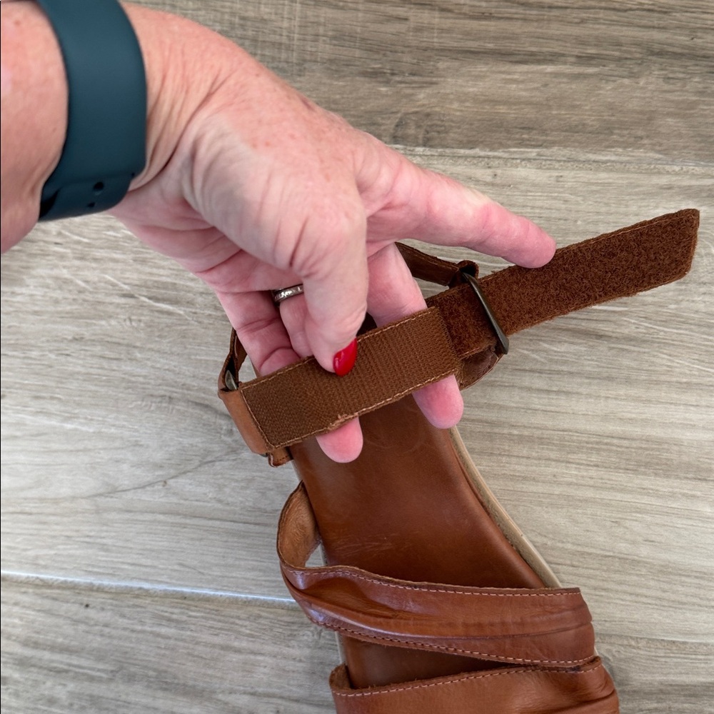 Miz Mooz 39 8 1/2 - 9 WIDE Camellia sandals - Picture 8 of 8